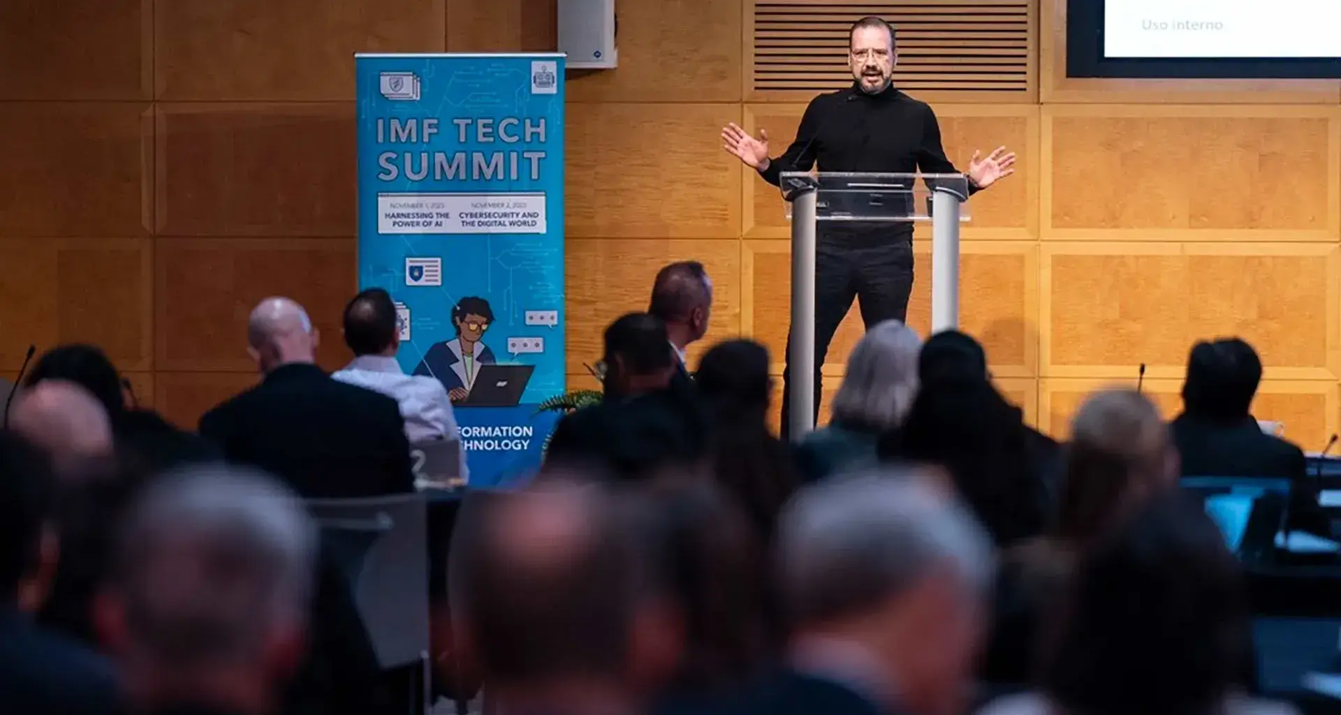Tec digital leader presents Artificial Intelligence challenge to IMF