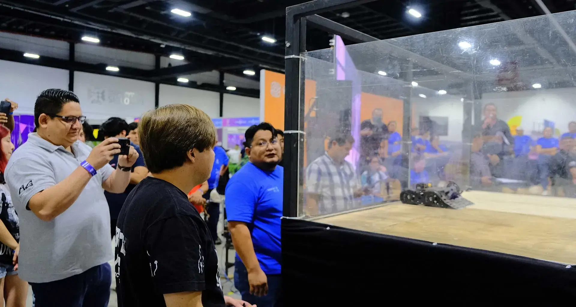 Equipo de Tec Guadalajara gana categoría de torneo mexicano de robótica. 