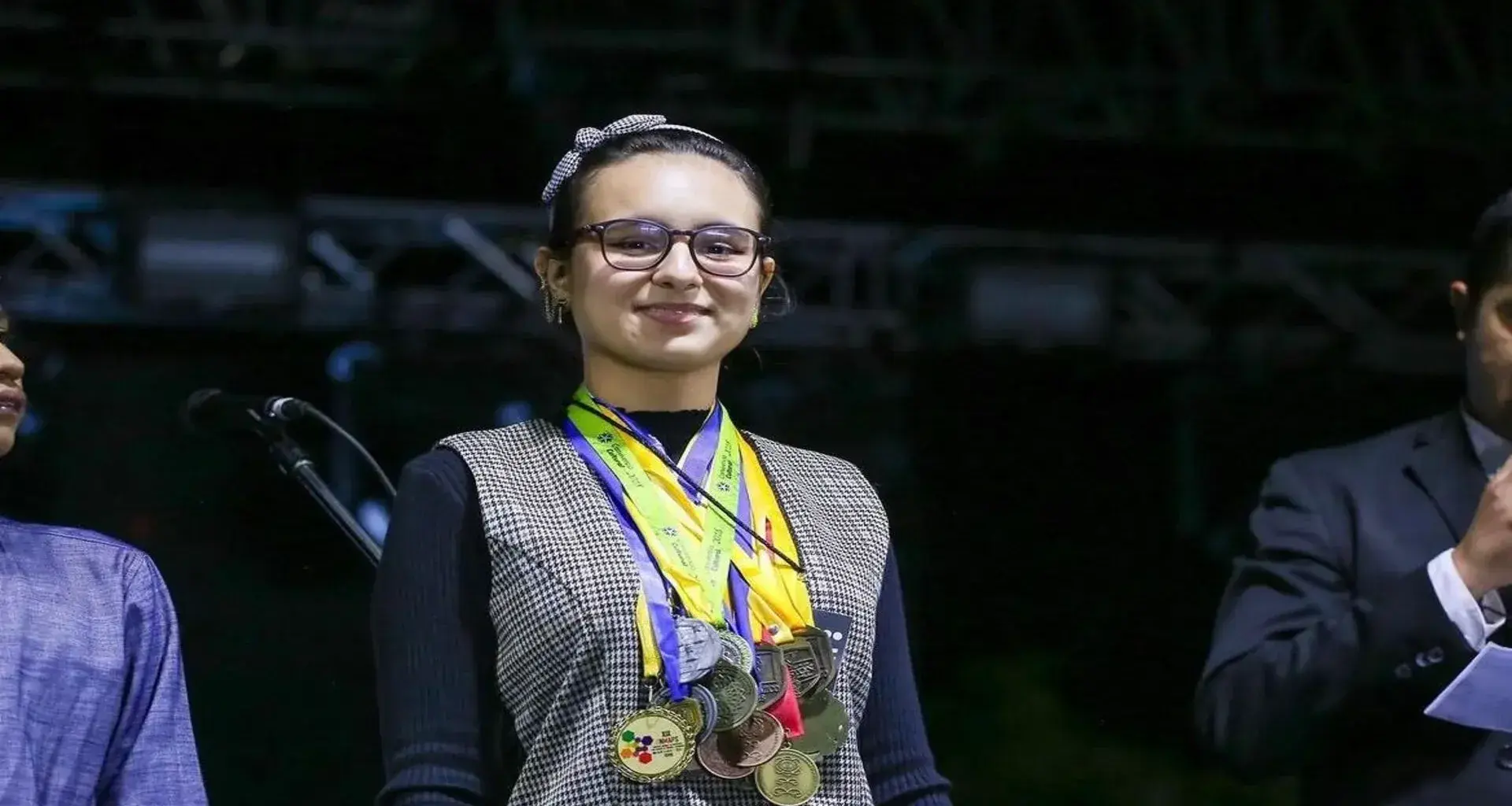 Ana Camila Cuevas González concursando y recibiendo Premio Juventud 2023 