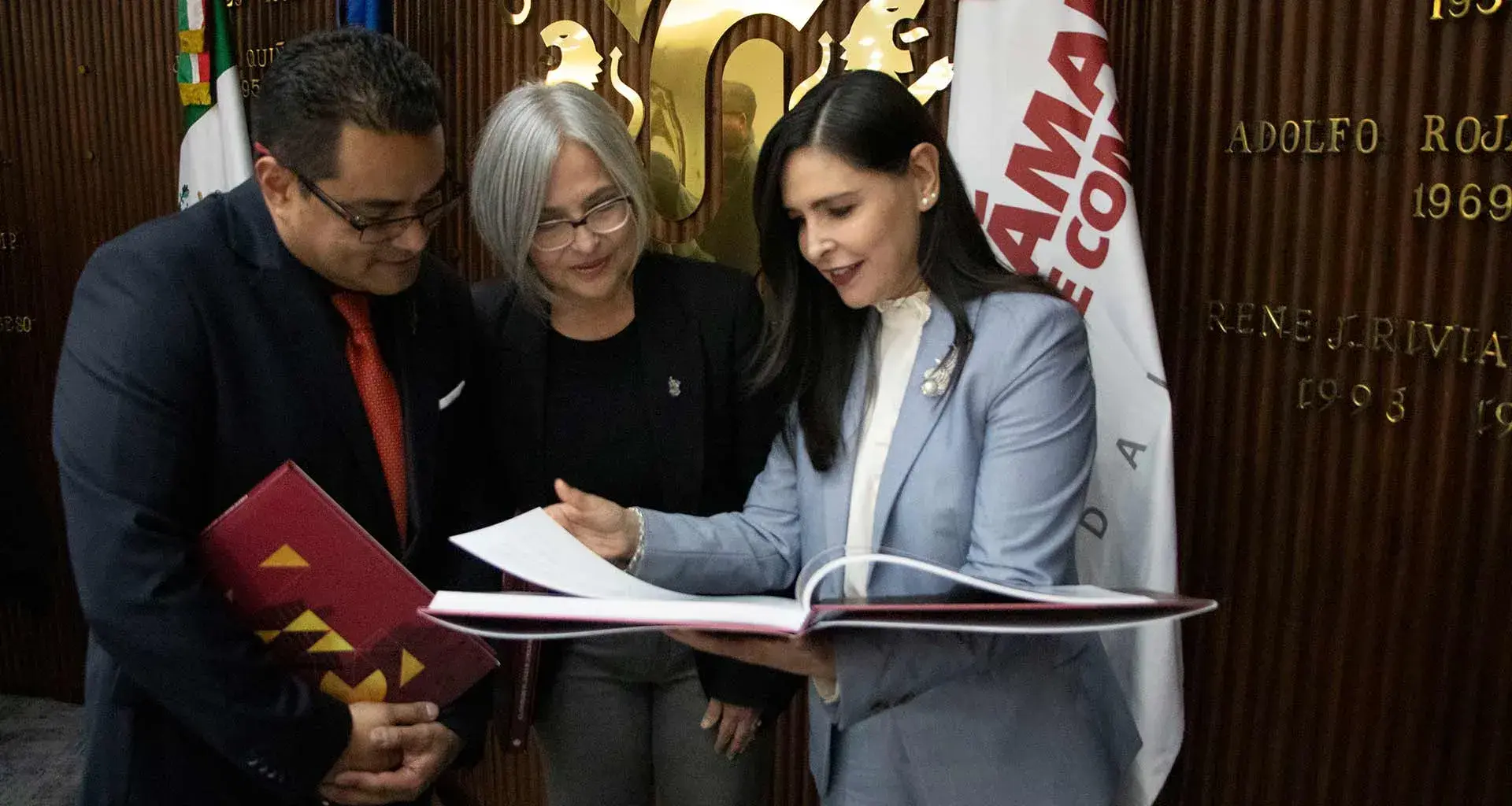 Libro de cámara de comercio, tec guadalajara participó con un capítulo.