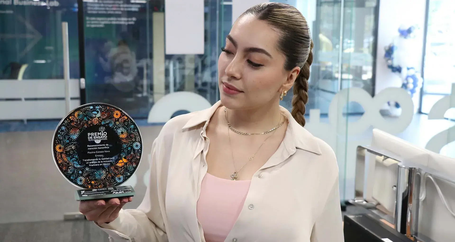 Alumna del Tec Guadalajara ganadora en concurso de ensayo de CNBV. 