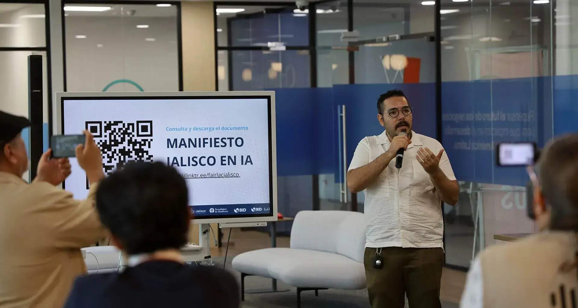 Manifiesto jalisco de inteligencia artificial, presentado por el Tec Guadalajara y el Hub de IA del Tec. 