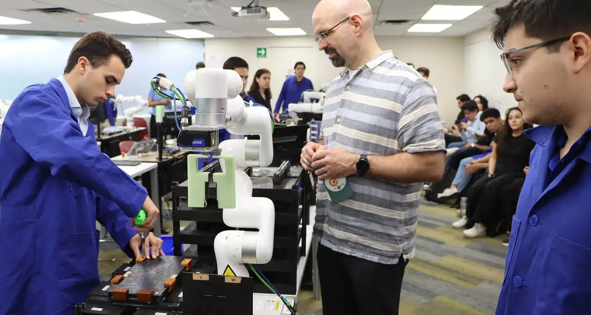A factory in the classroom! Immersion using MIT technology