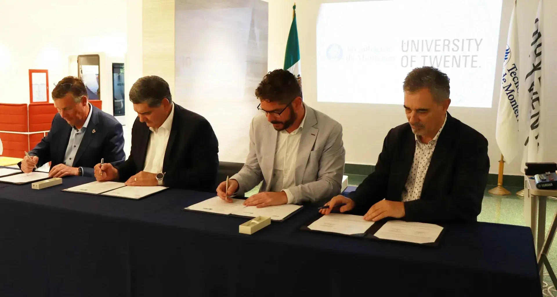 Firma de acuerdo Tec de Monterrey-Universidad de Twente
