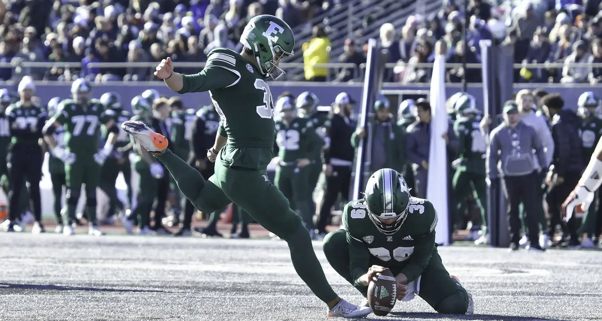 Jesus Gomez rompe récord en patada de gol de campo con Eastern Michigan