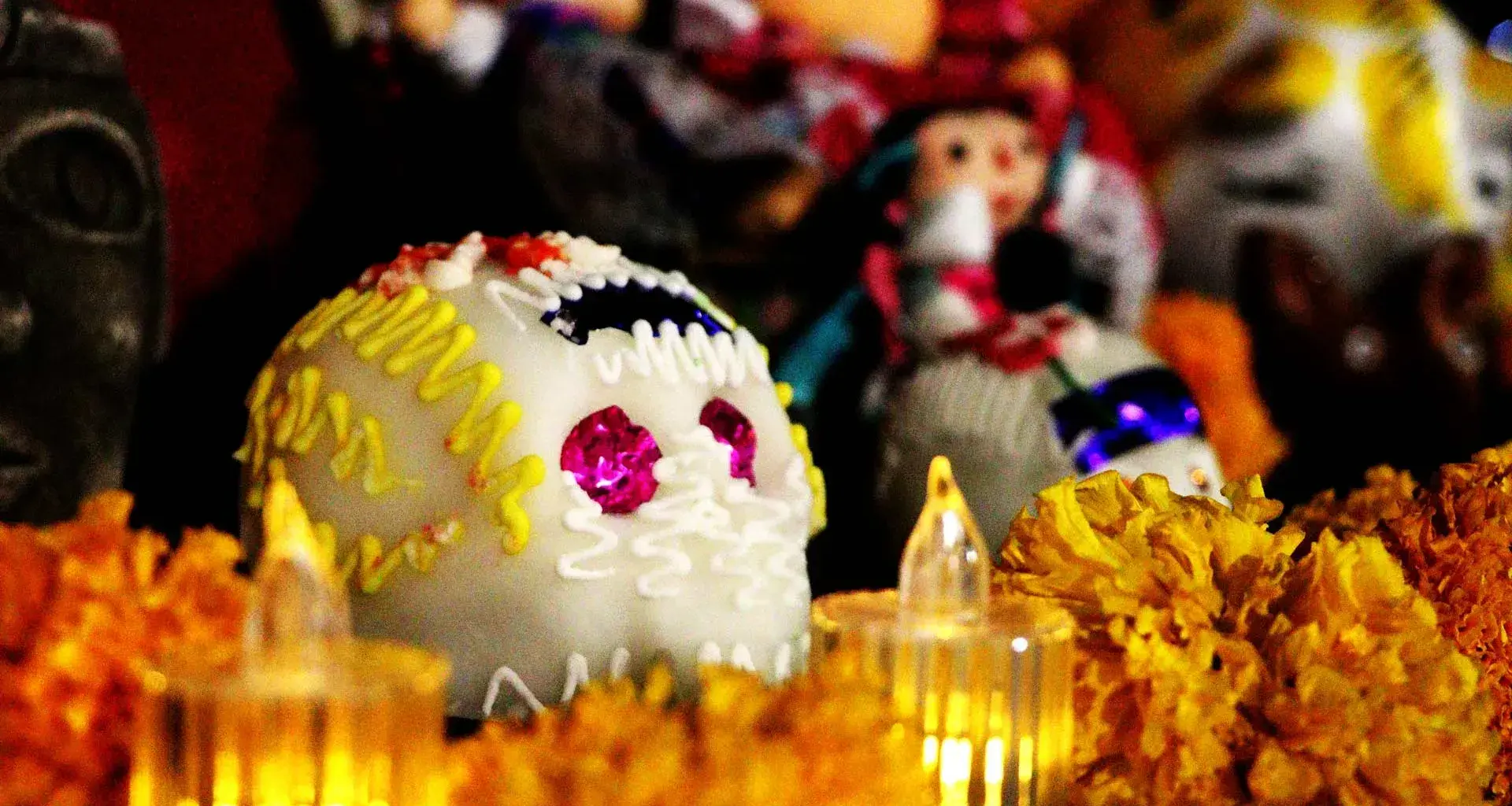 Altar de muertos en EXPOTEC 2024, en el Estadio Banorte, la casa de los Borregos.