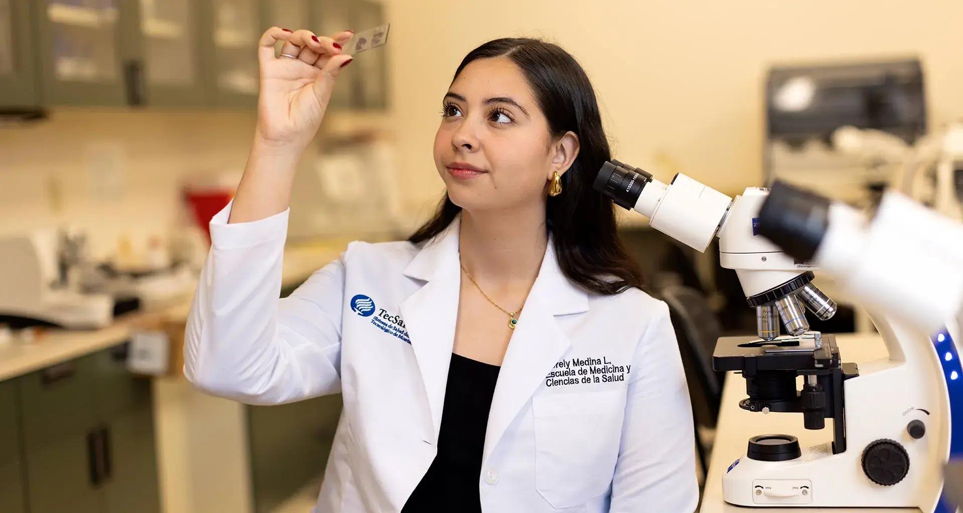 Investigación espacial, alumna de medicina Dorely Medina presentará proyecto en congreso aeroespacial.