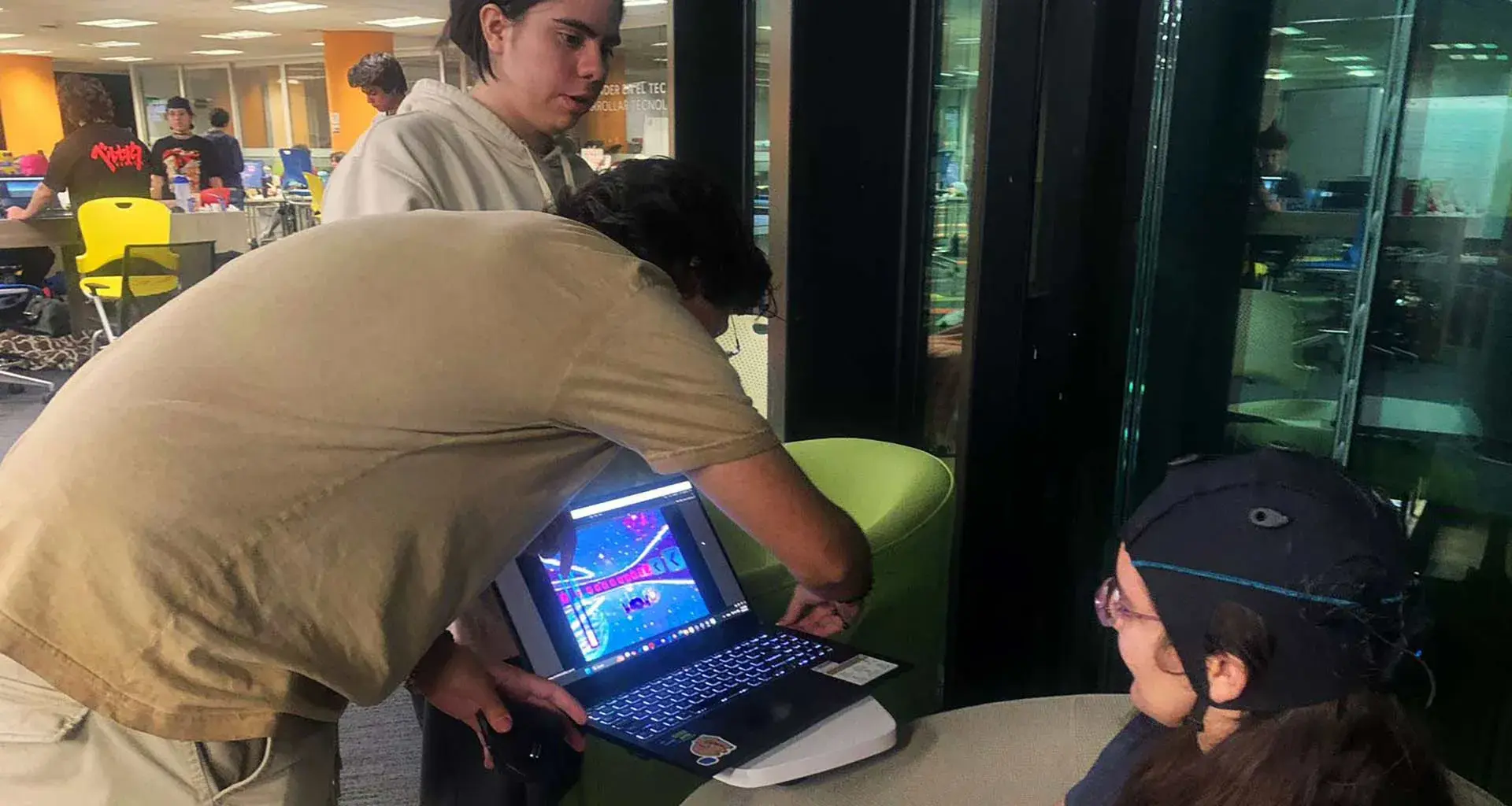 Certamen de neuroingenieria Brainio en el que destacaron estudiantes del Tec Guadalajara.