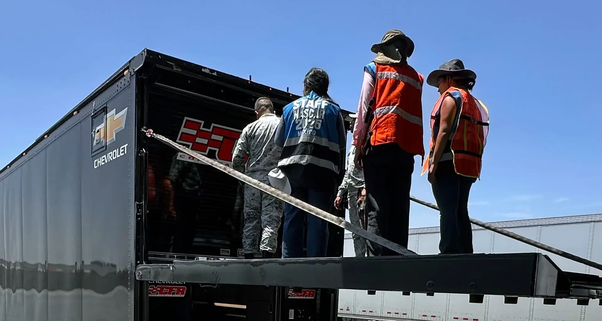 Estudiantes del Tec revisaron pedimentos y el proceso migratorio de la NASCAR hacia México