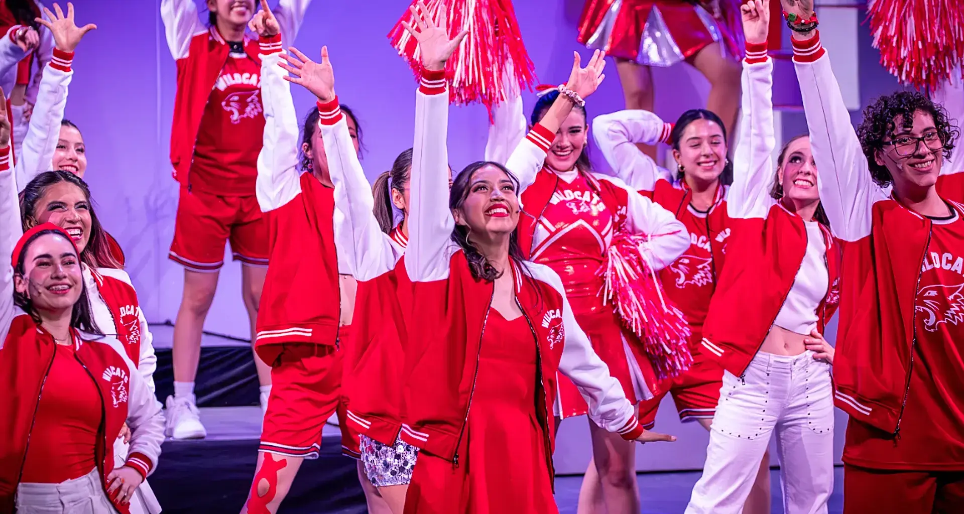 Valeria Fuentes en el escenario del Auditorio Gota de Plata en el protagonico de Gabriella Montez