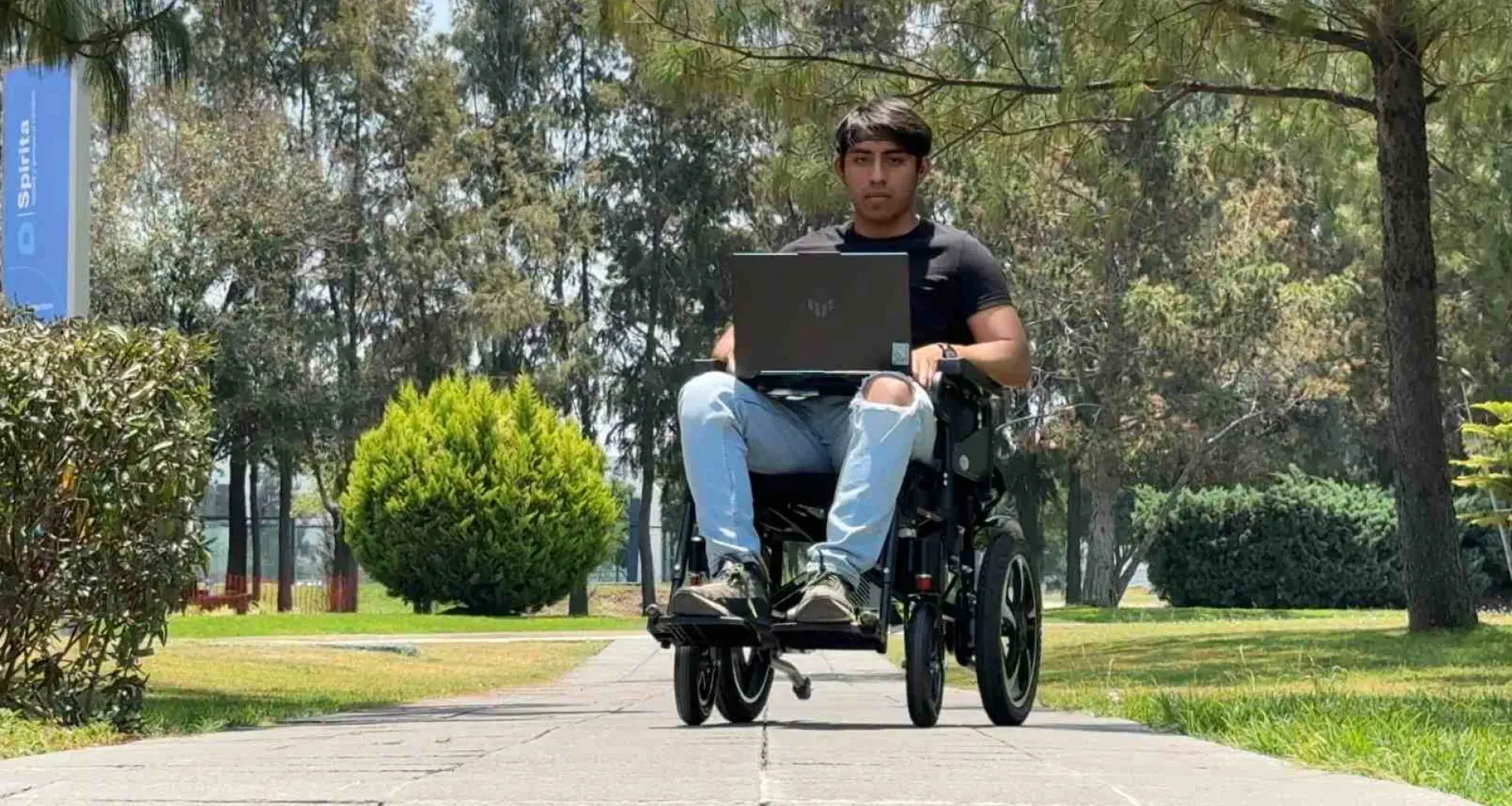 Alumnos del Tec campus Puebla desarrolló una silla de ruedas que se puede controlar con la mente