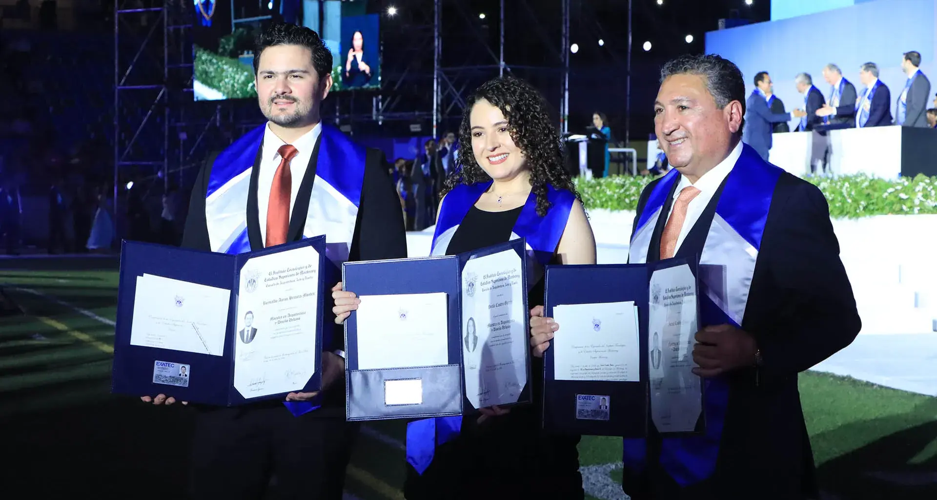 Padre, hija y esposo cumplen sueño: graduarse juntos del Tec