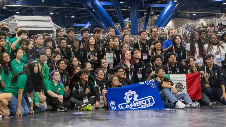 ¡Hazaña! Equipo mexicano, finalista en mundial de robótica FIRST 2024