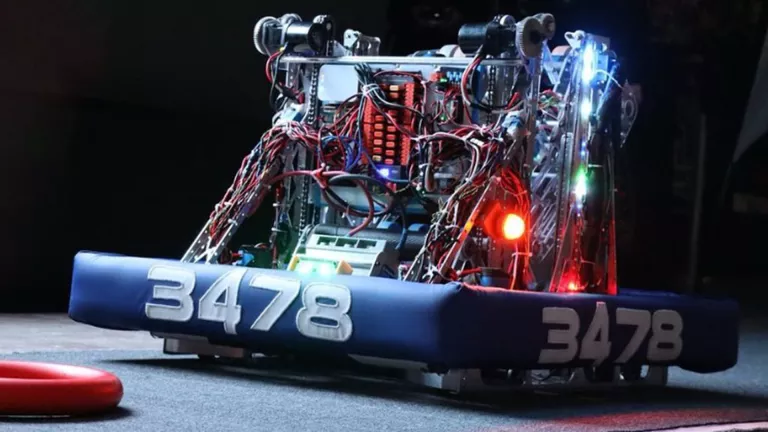 Equipo de robótica de SLP gana regional en EU y va a mundial de FIRST