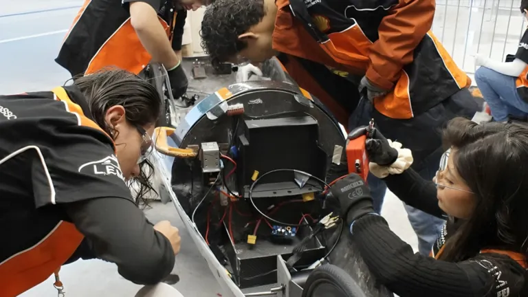 ¿Hongos en autos? Alumnos Tec CCM ganan premio internacional de Shell