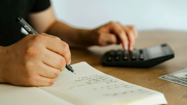 ¡Tu dinero, tus reglas! 10 tips financieros para freelancers