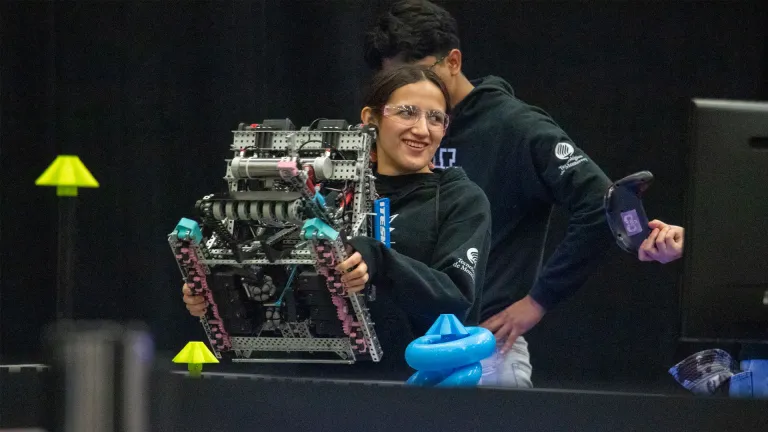 ITESM1: único equipo mexicano en octavos del VEX Robotics (fotos)