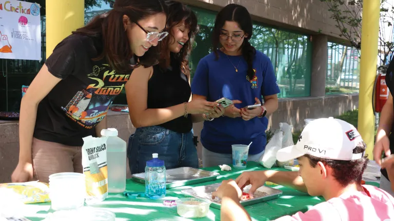 Estudiantes de PrepaTec llevan la ciencia del laboratorio al museo 