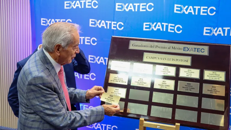 Educación y comunidad; se reconoce a impulsor del Tec en SLP