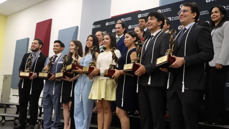 Borregos de Oro: reconocen vivencia y liderazgo de egresados en Mty