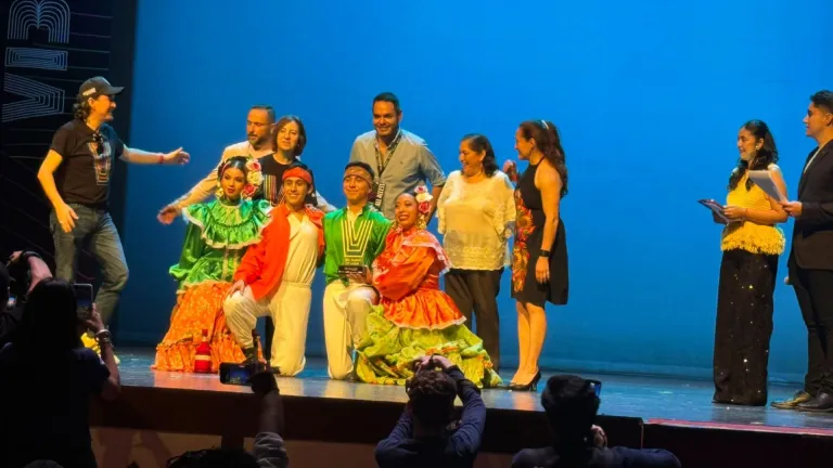 ¡Folclore de plata! Tec campus Puebla sobresale en VibrArt 2025