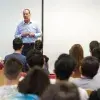 Profesor de la materia de emprendimiento