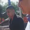 Carlos Salcido caminando frente al borrego del Tec.