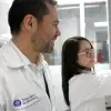 Amor en el laboratorio: son pareja y comparten pasión por la ciencia