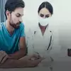 Hombre joven junto a doctora aplicando prueba de glucosa