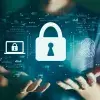 La ciberseguridad consiste en proteger con tecnología y protocolos de los usuarios buscando salvaguardar la información y sistemas informáticos de ataques de hackers y ciberdelincuentes.