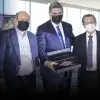 Generación LAE 87 dona beca a Líderes del Mañana y reconoce a profesor Juan Gerardo Garza