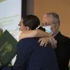 El personal de Enfermería recibió los reconocimientos de manos de los pacientes que los nominaron.