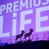 Estatuas de Borregos de Oro sobre mesa en Premios LiFE