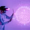 Jóvenes con visores de realidad virtual, un de las herramientas claves de tecnología para la educación del futuro