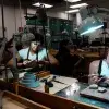 Diseñadoras del Tec trabajando en la joyería el 80 aniversario