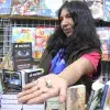 Los libros miniatura son una de las curiosidades de la FIL Monterrey 2023.