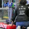 Integrante LamBot con el robot