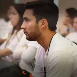 Alumnos participando en el Congreso