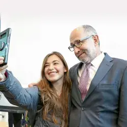 José Ramón Cossío con alumnos del Tec