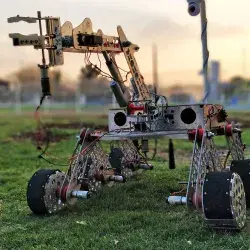 Eagle X con su robot tipo Mars Rover