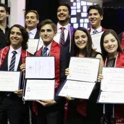 Alumnos de PrepaTec Santa Catarina en su graduación