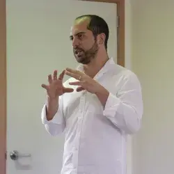 Alejandro Souza, en clase en el Tec de Monterrey