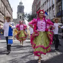Ballet Folklórico en Desfile Alebrijes Monumentales