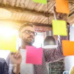 ¡Atención emprendedores! Ofrecen becas para hacaer crecer sus negocios
