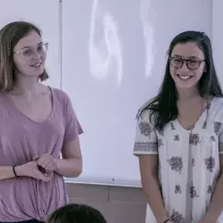 Alumnos MIT enseñan aprendiendo en el Tec