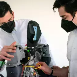 Estudiantes crean robot para competir internacionalmente