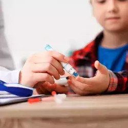 Menores que se contagian con COVID-19 tienen el doble de probabilidades de presentar diabetes.