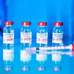El uso de una cuarta dosis de vacuna vs. COVID ha sido aprobado en EU para adultos mayores de 50 años.