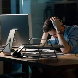 Experta del Tec de Monterrey explica qué es el burnout laboral y cómo combatirlo