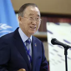 Former UN leader Ban Ki-moon speaks with rectors from Tec and Tríada